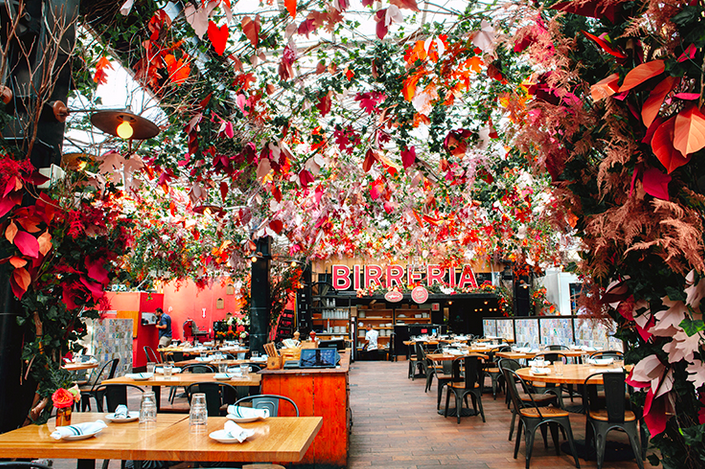 JosieGirlBlog's tweet photo. We had such a fun time at the @EatalyFlatiron rooftop restaurant, SERRA on the roof. You need to stop by and check out their beautiful autumn decor! https://t.co/9hexBb1aUB https://t.co/t17a8rUYJ5