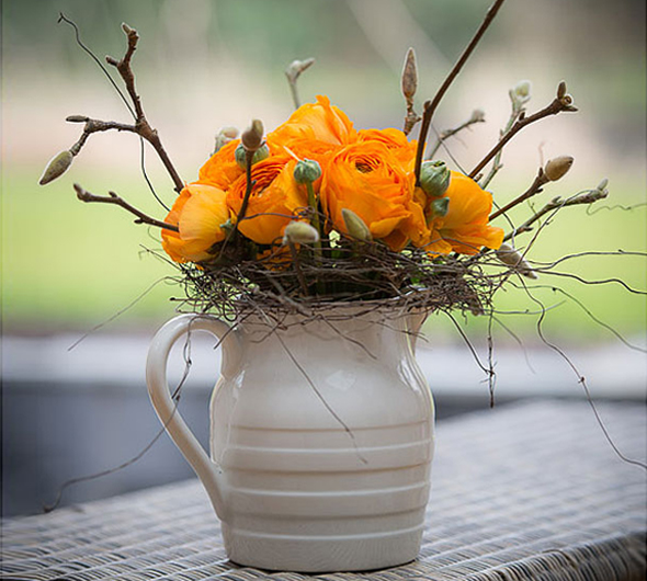 EMFDLondon's tweet photo. Halloween is a time to express ourselves and play a little - bright colours and fun themes make for great dinner parties and gifts. These ranunculas loosely arranged in a nest of twigs and placed in a milk jug would look great in the kitchen whilst enjoying the festivities! #EMFD https://t.co/JQtIAuh0zf