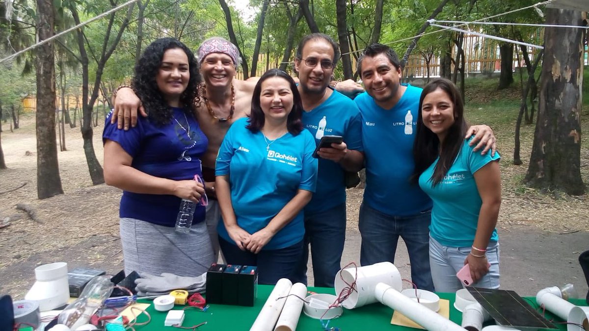 LiterMx's tweet photo. ¡Feliz viernes! ¡Saludos del equipo Litro que no para nunca! https://t.co/ISLuGE4Jar