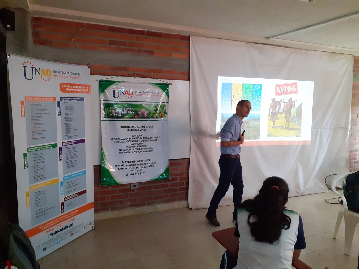 EcapmaS's tweet photo. Exposicion sobre materiales de construccion, por parte del Docente Julian Mejia de la ECAPMA CEAD Palmira, en la VI Feria de la Ciencia en la I.E. Francisco Miranda en la Buitrera Palmira Valle https://t.co/zQAY9BkK11