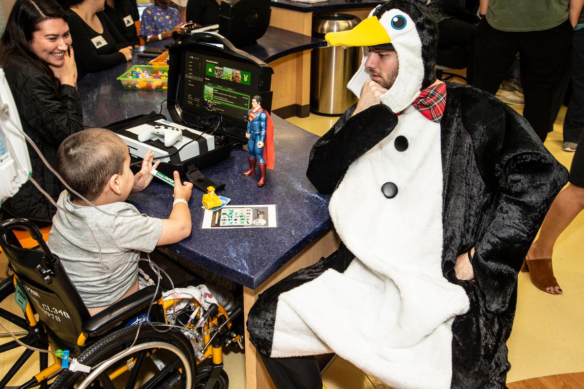 Tis the season! Dallas Stars players recently brought out the costumes a bit early to bring some Halloween spirit and smiles to <a href="/ChildrensTheOne/">ChildrensTheOne</a>. 

📸 <a href="/DallasStars/">Dallas Stars</a>