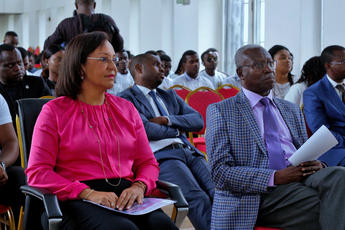 EmploiFPGOUVGA's tweet photo. Mme @BerreMadeleine a procédé au lancement de la #Journée_Scientifique à #UOB initiée par les étudiants en collaboration avec @One_Gabon. Thème "Jeunes et ch��mage au #Gabon : freins et perspectives. Objectif : adéquation #Formation_emploi conformément à la vision du @GouvGabon https://t.co/BxNkLwvJad