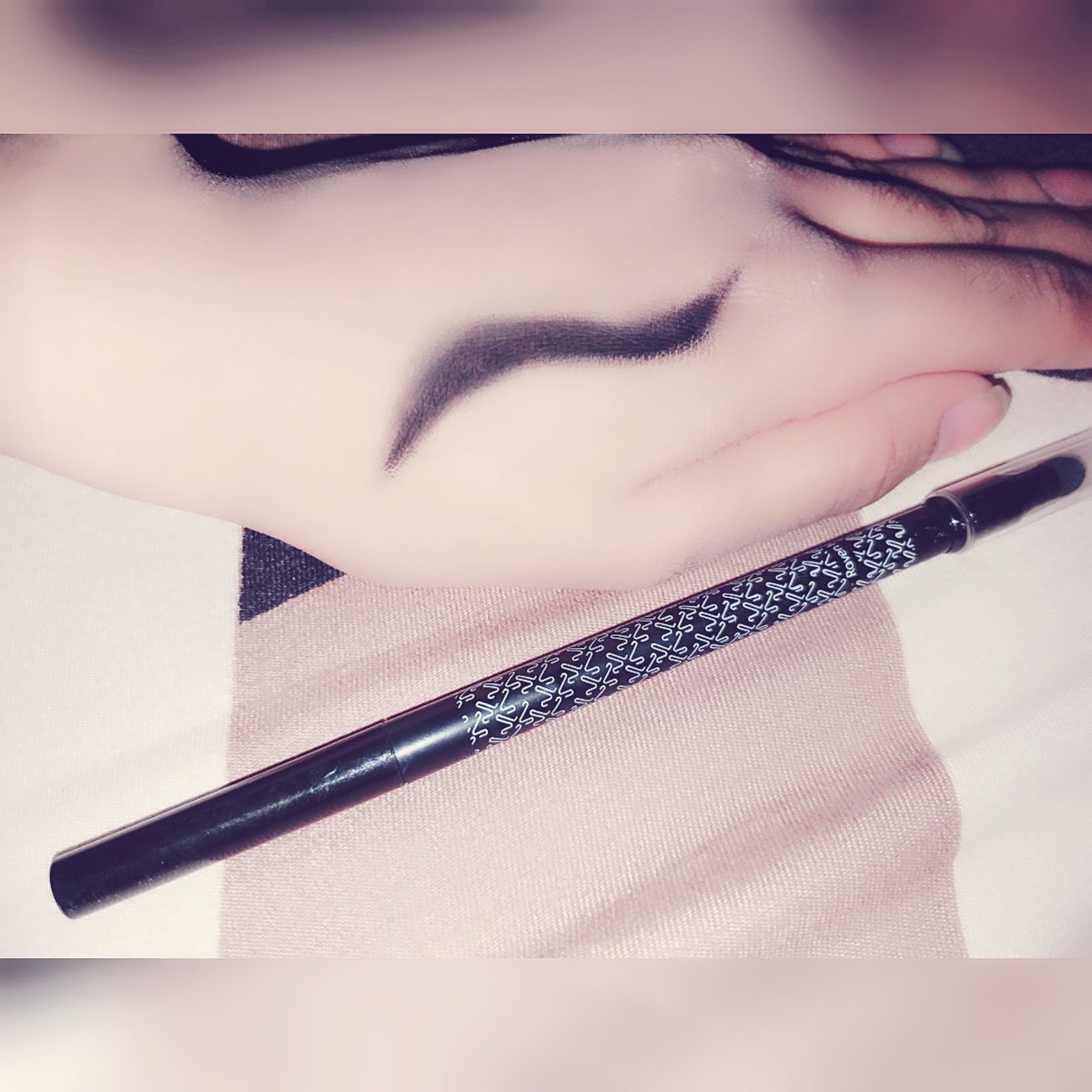 Finally got my High Drama Smokey Kajal from #KayByKatrina !!!

Its soooooo amazing🤩🤩🤩

I have never done any smokey eye look and m simply loving it ❤

(P.s. pardon my poor eye makeup skills😅)

#Katrinakaif #ItsKayToBeYou #MakeupthatKares