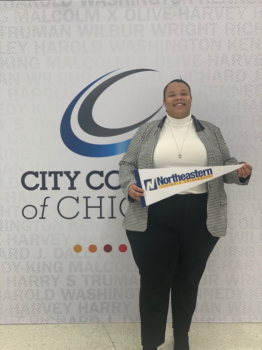 @NEIU is loving our student from @MX_College! She was accepted today! #TransferScholars #WeAreTransfer