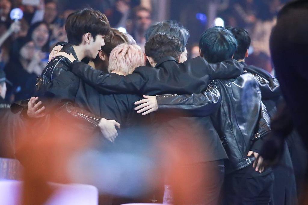 DanaSin3's tweet photo. Even if I die it's still Wanna One💕
#WannaOne
#ForeverWannaOne
#StillOne
#MissingWannaOne💔 https://t.co/l5Yj6IkUdU