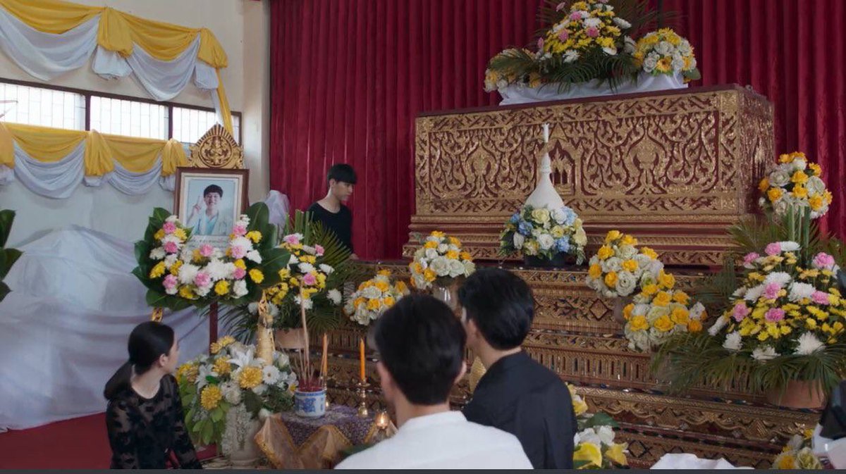 Toeyly18091's tweet photo. มีแบบ หมอเต่ากระโดดเปิดฝาโลงออกมา แล้วบอกทุกคนว่า... เซอร์ไพรส์สสส  งี้ป่ะ😲 #รักฉุดใจนายฉุกเฉิน https://t.co/ajlApe1SgF