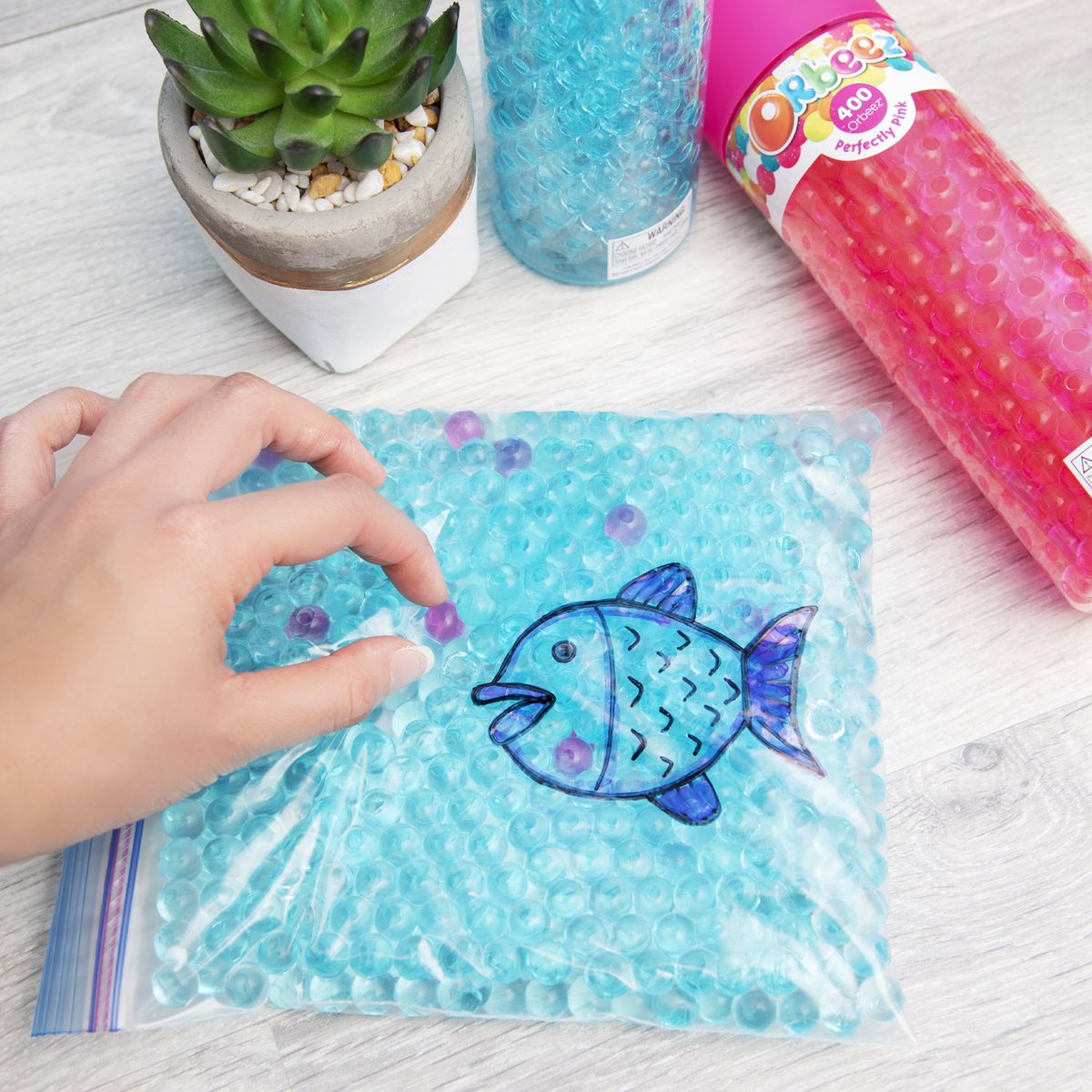 Teach your kids the importance of feeding their fish with this fun, at-home Orbeez game for #DIYFridays! 🐠