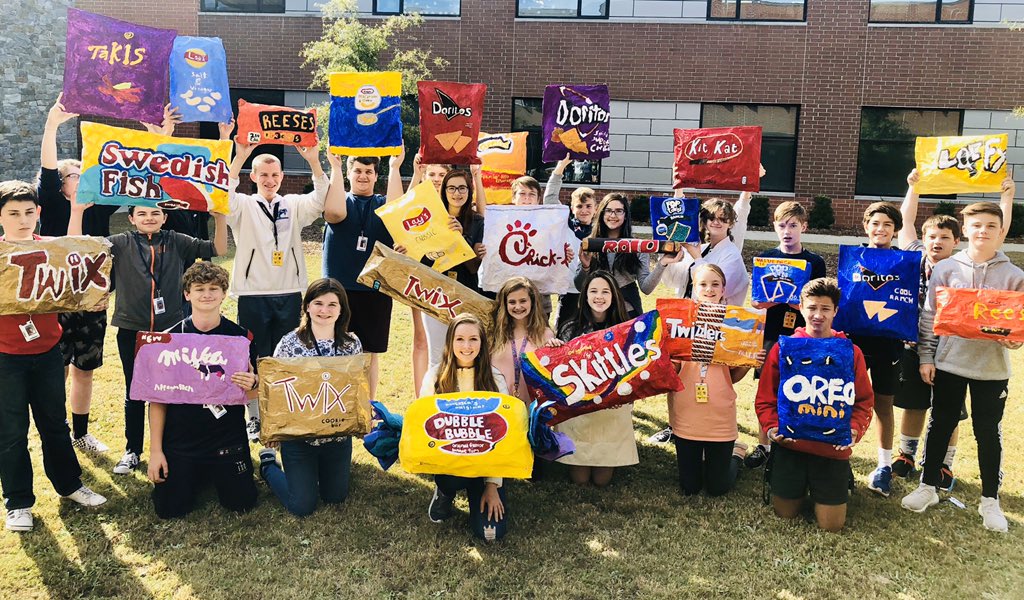 ChapinMiddle's tweet photo. Need snacks for FALL BREAK??!! Ms. Penn’s 6th block artists have got ya covered!! Check out their super cool paper mache food!! #cmsart #remarkable #lexrich5schools https://t.co/s4v3bziHzl