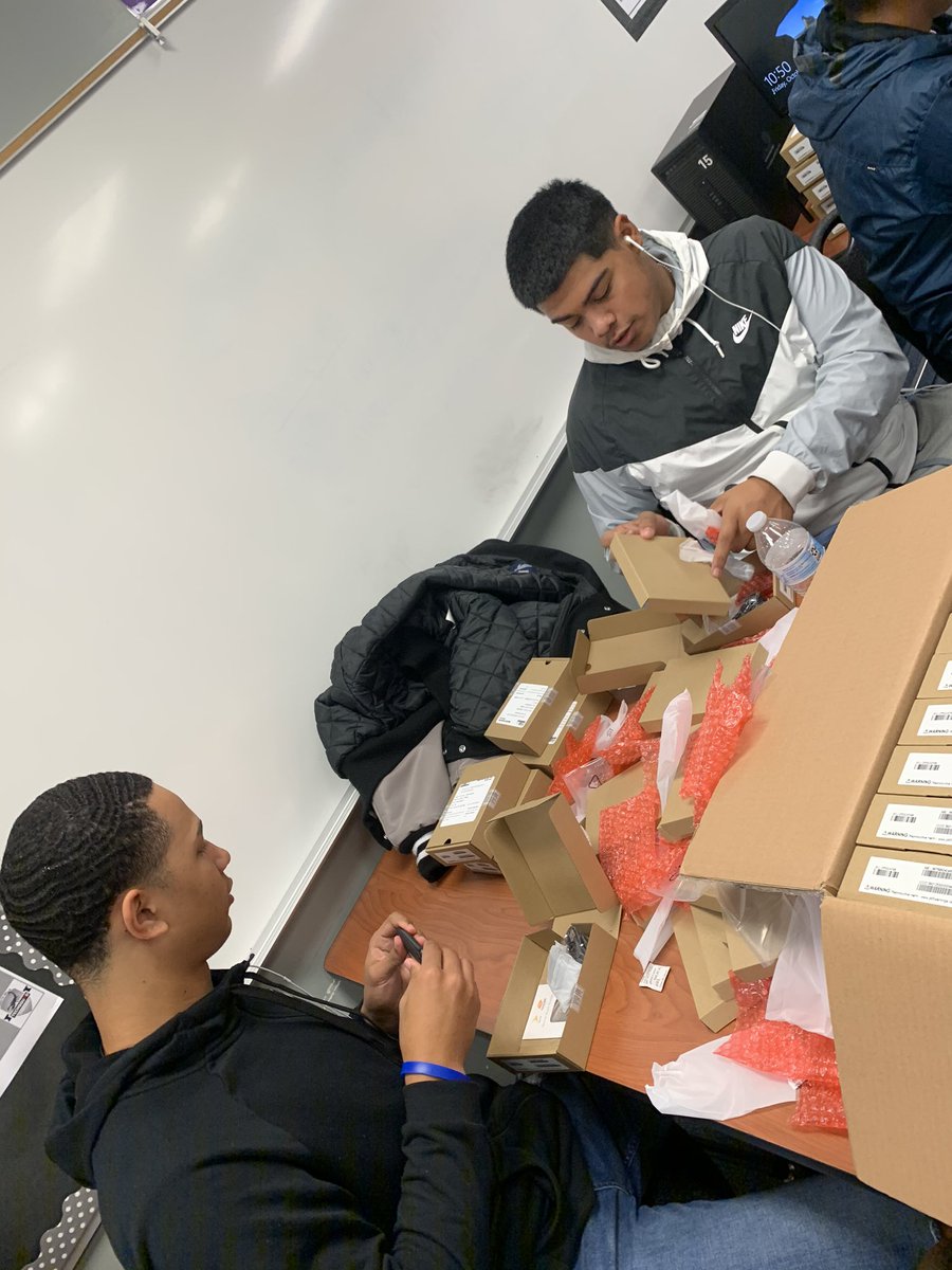 shhstechsquad's tweet photo. Preparing for our #theonemillionproject HotSpot Distribution! #shhs #scorpionpride https://t.co/4TwRN8G4Iz