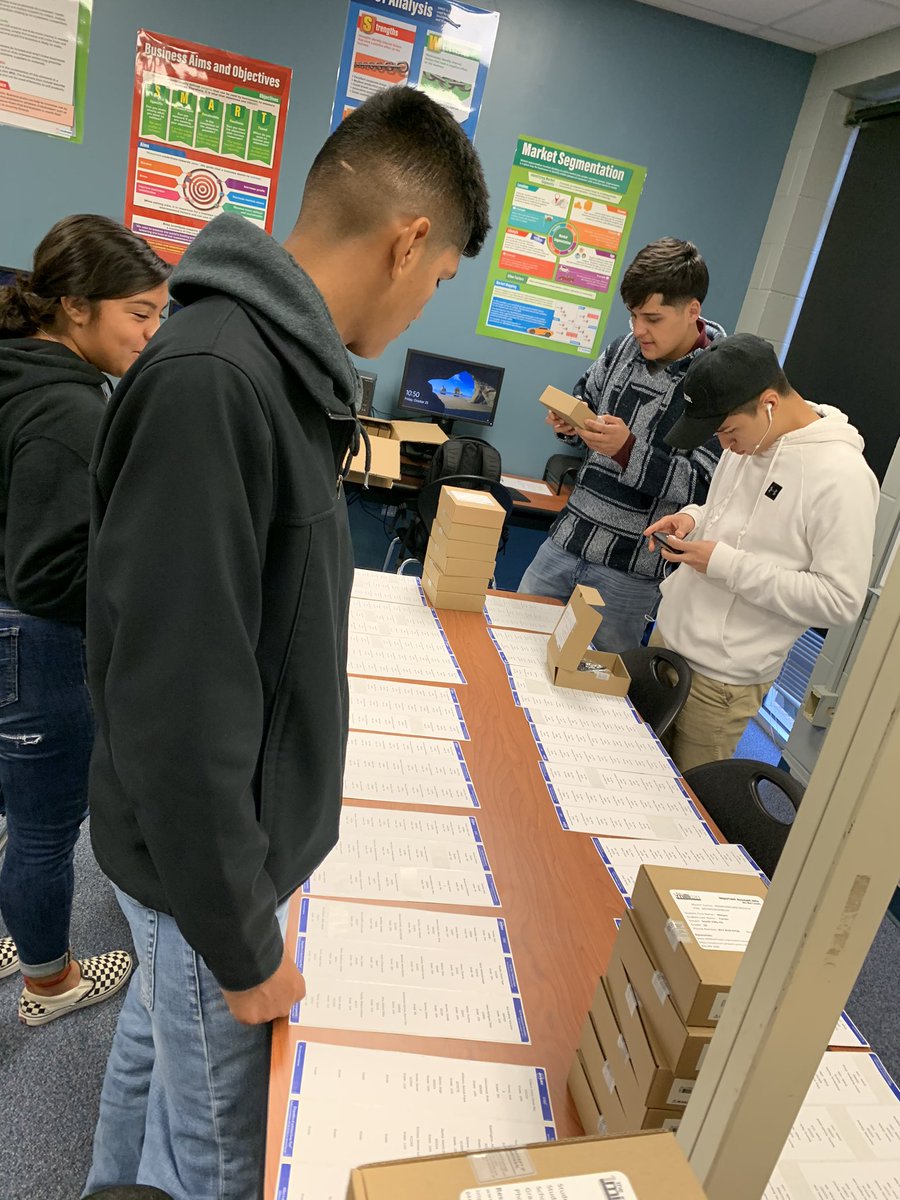 shhstechsquad's tweet photo. Preparing for our #theonemillionproject HotSpot Distribution! #shhs #scorpionpride https://t.co/4TwRN8G4Iz