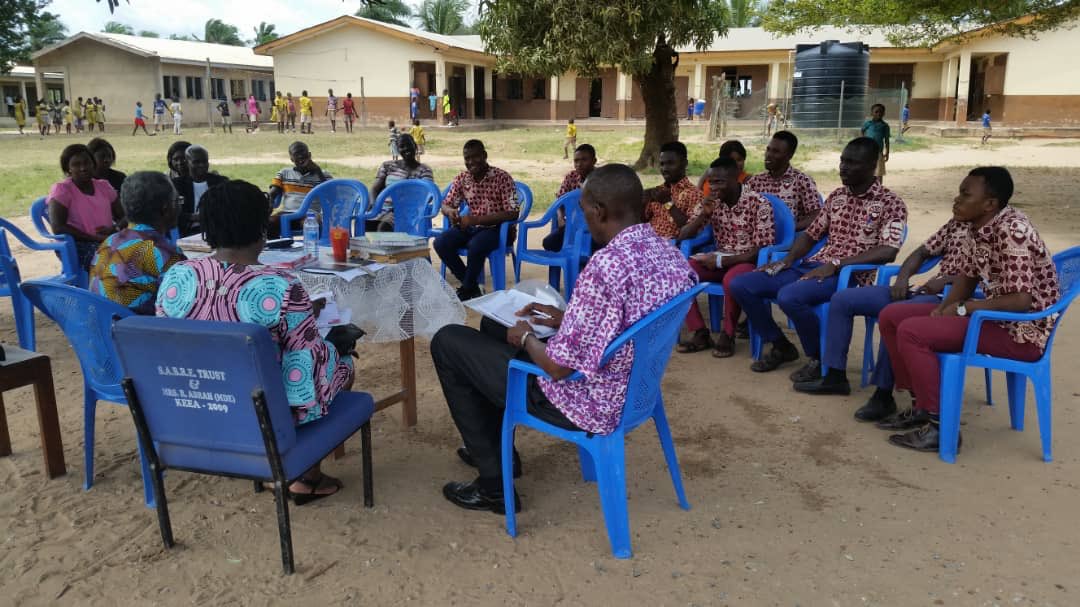 EmFynn's tweet photo. Let’s end the day with #ReflectiveSession. This is an opportunity for mentor and mentee to learn from each other. What went well & can be improved. They got feedback from the Assessors as well. @robinedwardtodd @TTELGhana @b_woode @Komenco1 @assassinscreed https://t.co/AUNpRYB6Tk