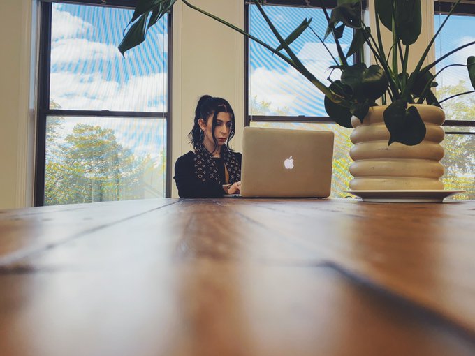 It&rsquo;s a long morning of meetings for @heirlum_app &amp; @starterhomeapp 💻 &bull; &bull; #founder #ceo #entrepreneurthings<a class="tags" target="_blank" title="On Twitter" href="/?out=eyJ0eXAiOiJKV1QiLCJhbGciOiJIUzUxMiJ9.eyJpYXQiOjE3MjI5MjUxMzgsImlzcyI6InR3cG9ybnN0YXJzLmNvbSIsIm5iZiI6MTcyMjkyNTEzOCwiZXhwIjoxNzU0NDYxMTM4LCJyZWRpcmVjdF91cmwiOiJodHRwczovL3R3aXR0ZXIuY29tL2hlaXJsdW1fYXBwIn0.nElnvKWpLjr0x9YZeHen8Uvfi9UhpWk-4KQgMok7HkkVAaE1Z-eaYZ3op30_xPD2uhbhCjft7BQcDSjSrLB-Hw">@heirlum_app</a><a href="/tag/ar"class="tags"><span>#ar</span></a><a href="/tag/ceo"class="tags"><span>#ceo</span></a><a href="/tag/founder"class="tags"><span>#founder</span></a><a href="/tag/augmentedreality"class="tags"><span>#augmentedreality</span></a><a href="/tag/coworking"class="tags"><span>#coworking</span></a>