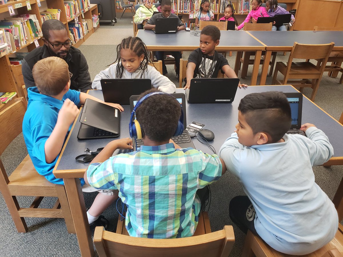 FCPSManny's tweet photo. Here at the Promise Academy at WWB, students are being exposed to future careers, such as computer programming, by becoming coding commanders! @FCPSKY #CollegeAndCareerReady #PromiseAcademyWWB #codecommand.org https://t.co/UXp8QVaBr8