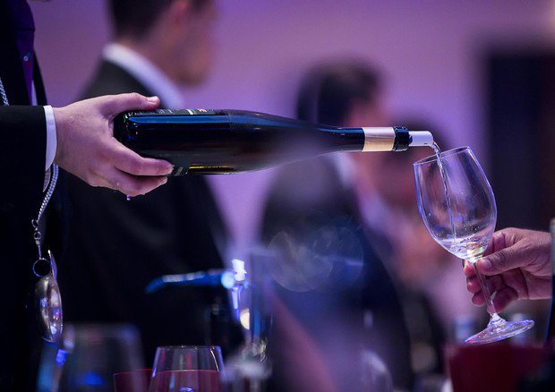 #Vino: #sommelier #Ais, #GuidaVitae 2020 premia pratiche green ansa.it/canale_terraeg…
#Wine #enonauti #winelover #enoturismo <a href="/AISOfficial_ITA/">AIS Official</a> <a href="/Ansa_TerraGusto/">Ansa Terra e Gusto</a>