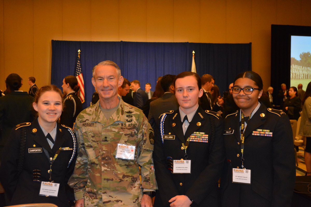 Our Cadets were able to discuss the importance and the future of Cyber Operations with MG Hersey, Commanding General of the <a href="/ArmyCyberCoE/">ArmyCyberCoE</a>, at the AUSA Annual Conference! @TCWTitans <a href="/ACPSk12/">Alexandria City Public Schools</a>
