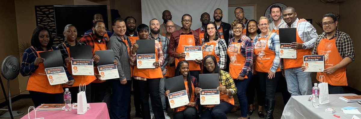 HomeDepotSteph's tweet photo. ‼️🚨Graduation Alert🚨‼️Congratulations to this amazing 🌟group of DSs from D2️⃣8️⃣5️⃣ &amp; D3️⃣3️⃣2️⃣ who just successfully completed 🎓 DS Ready Now🎉👏🏼👏🏼🏆 Look 👀 at all of those future leaders‼️🧡#hdu #NYMetro #CAM2019 #flannelfriday @SL_leighton @Perrelli_45 @DaveThd11 @JahnJoyce https://t.co/Ai310F12Ho