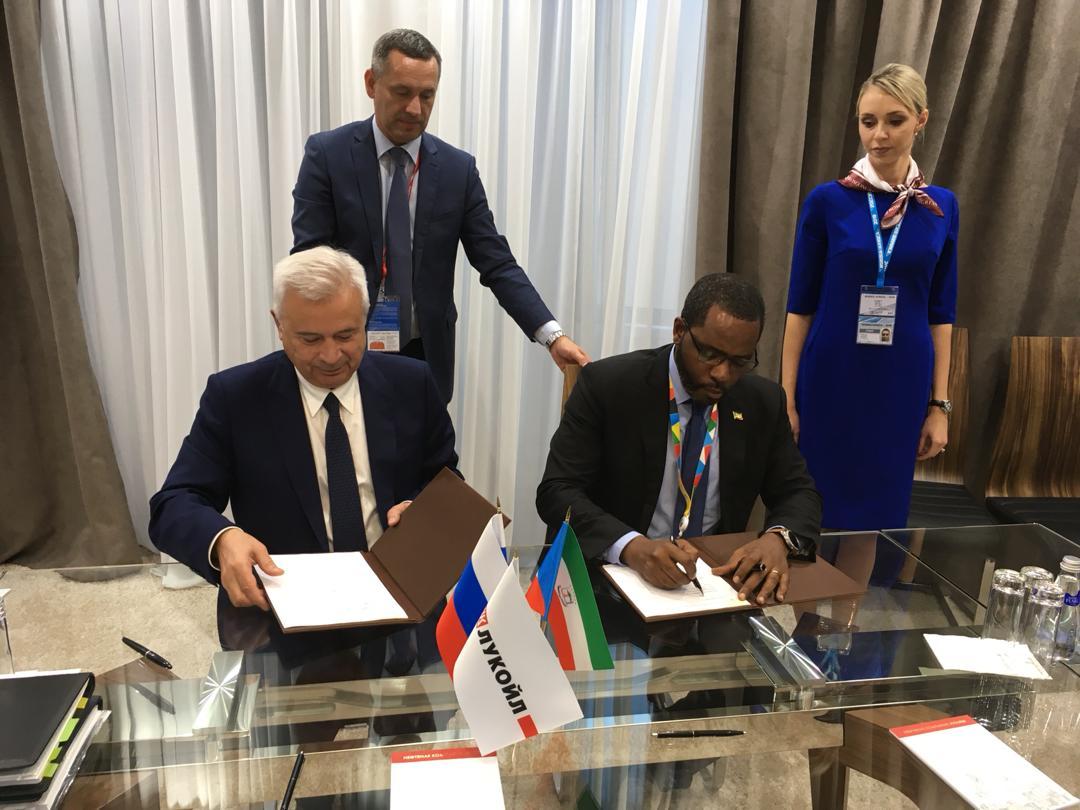 #Russian #Energy multinational #LUKOIL signs MoU with #EquatorialGuinea at the #RussiaAfricaSummit &amp; #EconomicForum 🌍
<a href="/en_forumsochi/">Forum Sochi</a> <a href="/AngueSimeon/">Simeón Oyono Esono Angue</a> <a href="/AhoraEg/">AHORAEG</a> <a href="/OscarBerniko/">Oscar Berniko</a> <a href="/GacetadeGuinea/">Gaceta de Guinea</a>