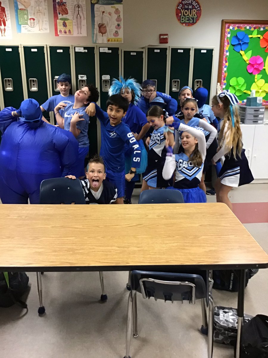 Bluegators5th's tweet photo. 5th grade has spirit! https://t.co/KwjTzot32y