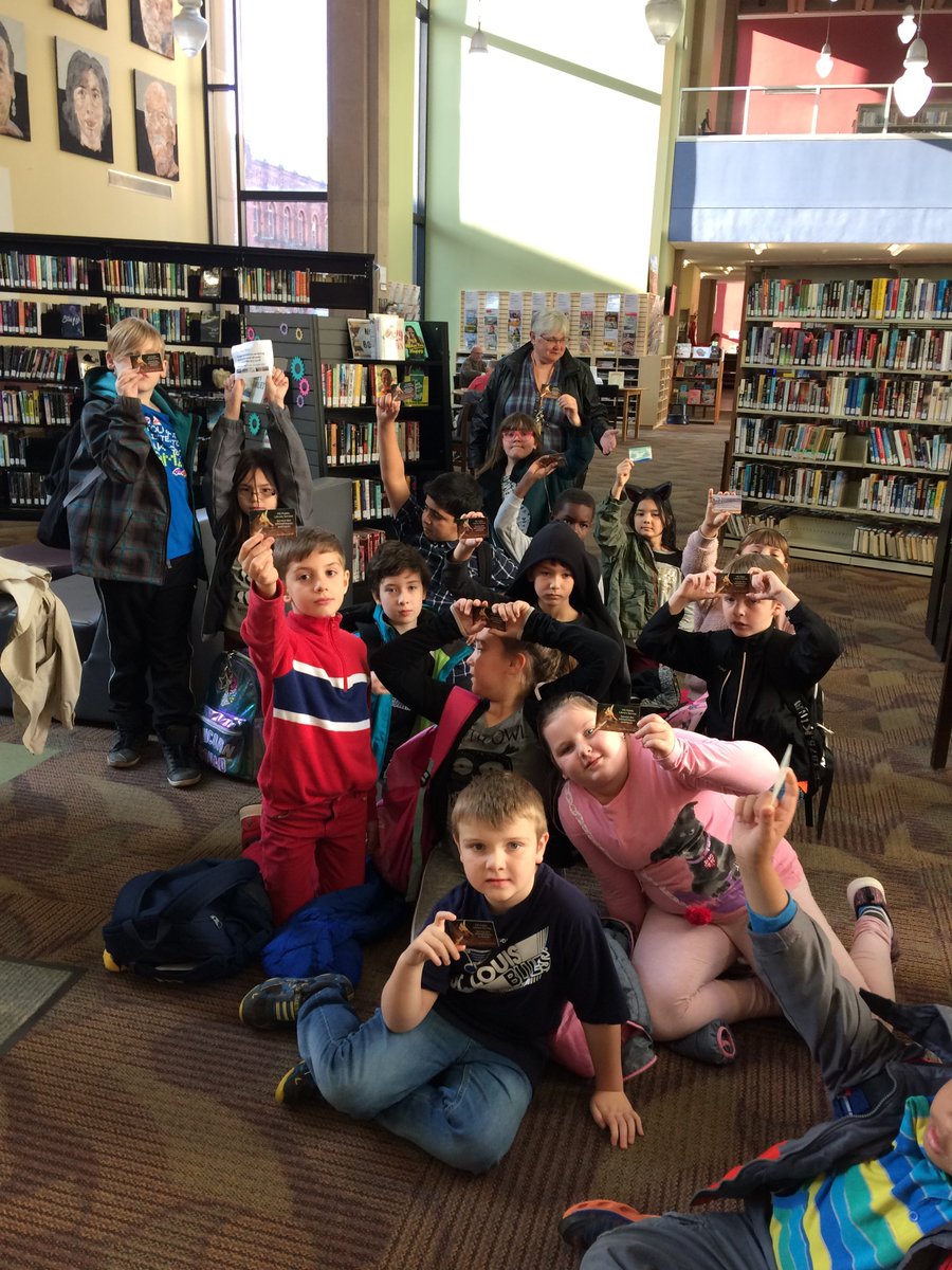 ElementaryJean's tweet photo. Our grade 4/5 class visited the Confederation Library today! Everyone had a great time! #fieldtrip #stjean https://t.co/jqznuwHFFu