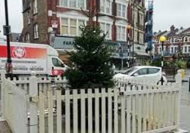 2/2 If you'd like to join us in raising funds for a stunning Muswell Hill Christmas Tree, 'saving Christmas' and funding a tree after last year's 'embarrassment', please visit the Just Giving page below:

justgiving.com/crowdfunding/m…

#muswellhill 
<a href="/HamandHigh/">Ham&High</a>