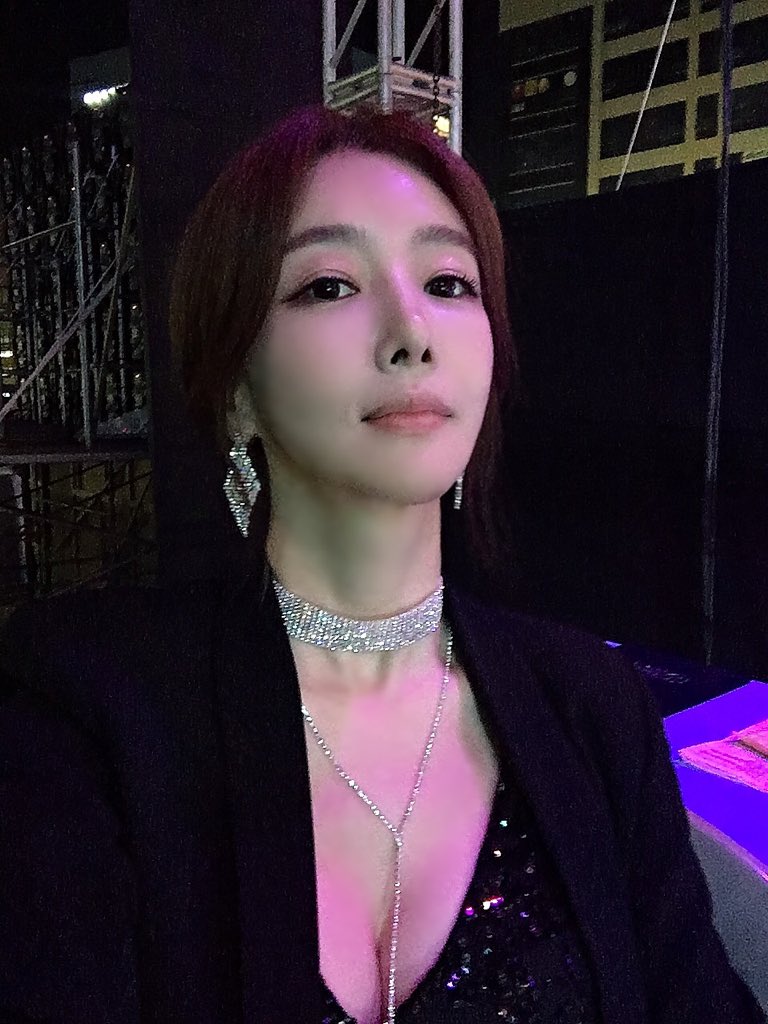 iriskimhj's tweet photo. 💗#2019예천국제스마트폰영화제🎉
시상식 사회💃🏻성공적🙌 10.19

#Speacial_thanks_to 
ᶜᴿᴱᴰᴵᵀˢ ᵀᴼ
💄 #제니하우스_민영쌤 @_minyoung__
💇‍♀️ #제니하우스_윤미쌤 @yunmizo
💅 #제니하우스_시에나쌤 @jennyhouse_sienna_nail
💎 #alliche #김연숙대표님 @allichekkrea
#여배우 #김혜진 #사회자 https://t.co/w8UmuG2eGx