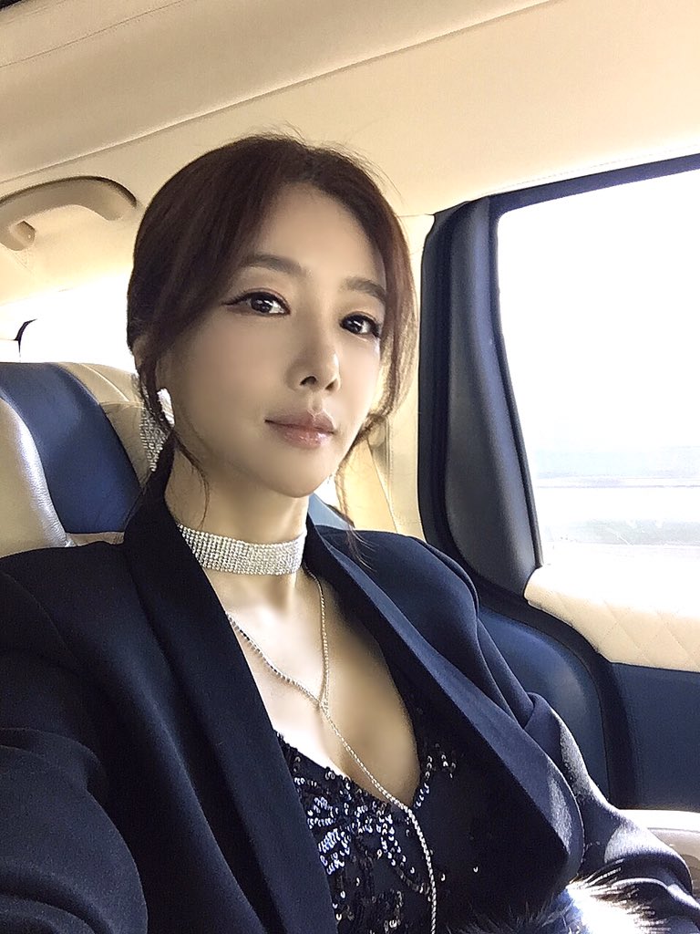 iriskimhj's tweet photo. 💗#2019예천국제스마트폰영화제🎉
시상식 사회💃🏻성공적🙌 10.19

#Speacial_thanks_to 
ᶜᴿᴱᴰᴵᵀˢ ᵀᴼ
💄 #제니하우스_민영쌤 @_minyoung__
💇‍♀️ #제니하우스_윤미쌤 @yunmizo
💅 #제니하우스_시에나쌤 @jennyhouse_sienna_nail
💎 #alliche #김연숙대표님 @allichekkrea
#여배우 #김혜진 #사회자 https://t.co/w8UmuG2eGx