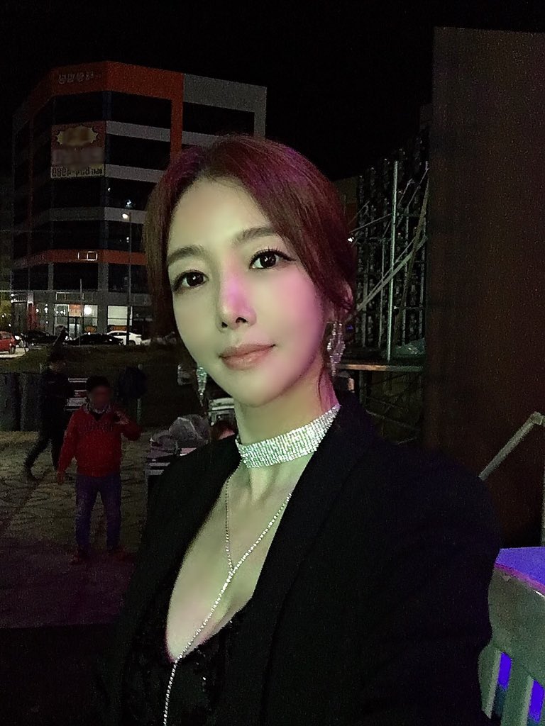 iriskimhj's tweet photo. 💗#2019예천국제스마트폰영화제🎉
시상식 사회💃🏻성공적🙌 10.19

#Speacial_thanks_to 
ᶜᴿᴱᴰᴵᵀˢ ᵀᴼ
💄 #제니하우스_민영쌤 @_minyoung__
💇‍♀️ #제니하우스_윤미쌤 @yunmizo
💅 #제니하우스_시에나쌤 @jennyhouse_sienna_nail
💎 #alliche #김연숙대표님 @allichekkrea
#여배우 #김혜진 #사회자 https://t.co/w8UmuG2eGx