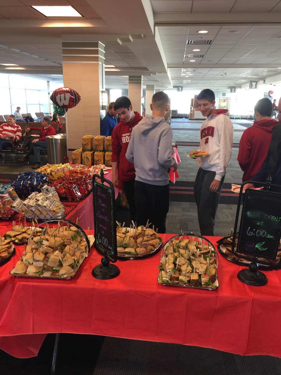 matt_broadwater's tweet photo. #United throws a #Badger/#Buckeye style tailgate @msn_airport in support of the @UWBadgers versus @OhioStAthletics football game this weekend.  Another way #United is #connectingpeopeunitingtheworld  and #winningthelines @Auggiie69 @cathy_innocenti @Jrneikirk1 https://t.co/Av4ymyjFap
