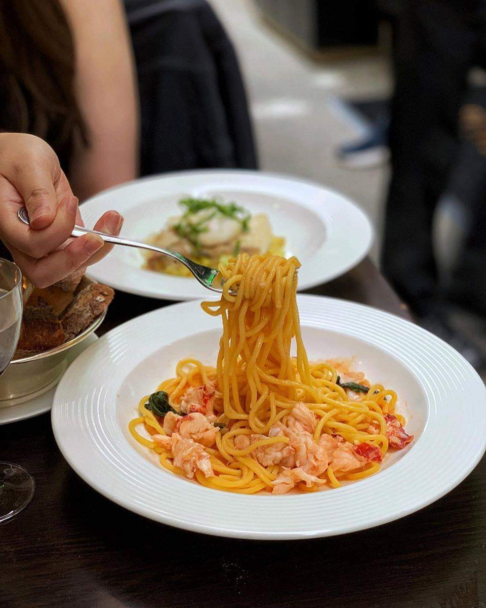 Happy World Pasta Day! How are you fuelling your carb cravings today? We’re luxuriating in lobster spaghetti at <a href="/Bentleys_london/">Bentley's Oyster Bar</a>, captured beautifully by <a href="/nibblingLDN/">NibblingLDN</a> 🍝🦞