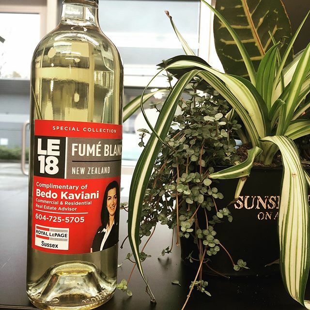 universal_ns's tweet image. When your friends visit you at work !!! Wine and flowers. Thank you @bedokaviani @mojganvenus ift.tt/2JjE0gT