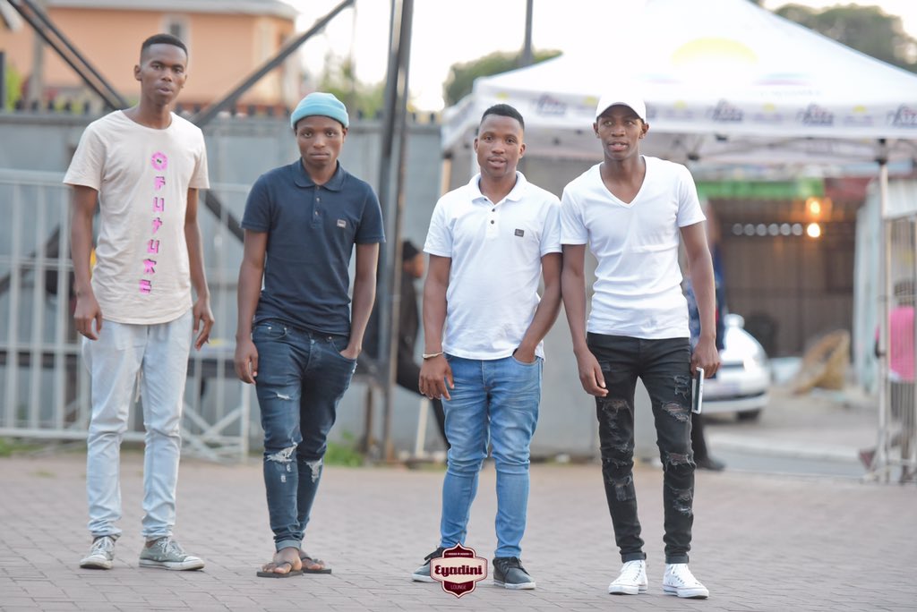 eyadini_lounge's tweet photo. It’s officially Friday O’clock &amp;  Eyadini Lounge 📍 Presents to you the #StrongFriday 📆  experience by @strongbow 🍻🍺 If you are summer ready and thirsty today, grab yourself a strong bow, enjoy some shisanyama &amp; uncapped entertainment by our resident DJ’s. https://t.co/sO1nke2Pk3