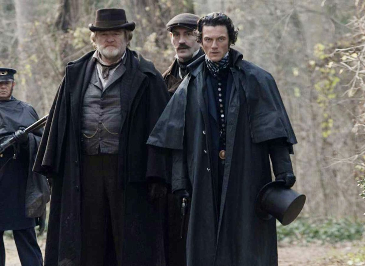 luuuuuke_evans's tweet photo. Here are some great new photos and early costume sketches of Detective Fields in The Raven, that I found on the costume designer's web site. I was so excited to find them!

https://t.co/3RiqYLPF21

#LukeEvans #TheRaven #DetectiveFields #EmmettFields #CostumeDesign #CarloPoggioli https://t.co/SJjHrOl77D