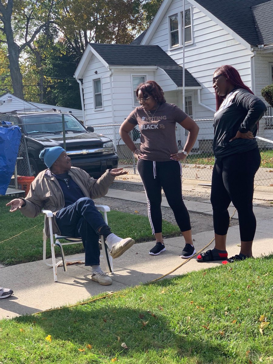 votingwhileblk's tweet photo. Yesterday our #Flint Field Organizers knocked on 490 doors in support of #SheldonNeeley for Flint’s next Mayor! That's HUSTLE! We need you to cast your vote on November 5th to enact the change you want to see!Tag your friends from Flint!#Neeley4Mayor #FlintMayor #VotingWhileBlack https://t.co/FqAka3UW2k