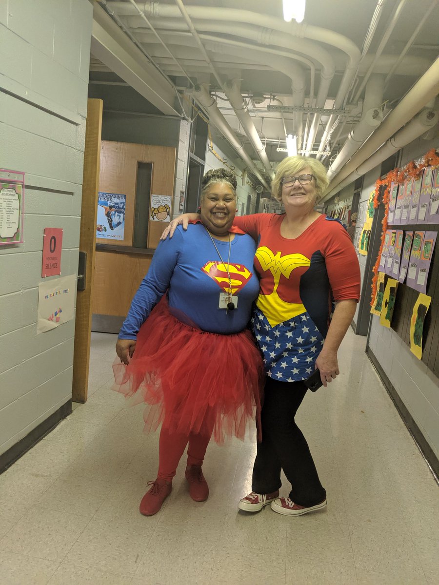 Kdnelson01's tweet photo. Be a hero...don't to drugs! #RedRibbonWeek #letyourmindsetthestage @CESPantherCubs @RCS_NC https://t.co/c5f1LWLLAc