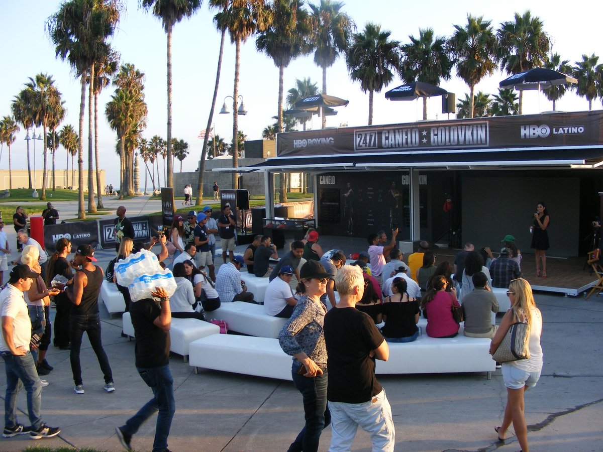 Steel_Space's tweet photo. Taking the fight to the people! HBO utilized a custom 40' unit in an activation highlighting the Alvarez VS GGG boxing title match.

https://t.co/MTeYfOfMJP

#HBO #Boxing #Marketing #LA #Experiential #Activation #Agency #Championship https://t.co/semHoBFWun