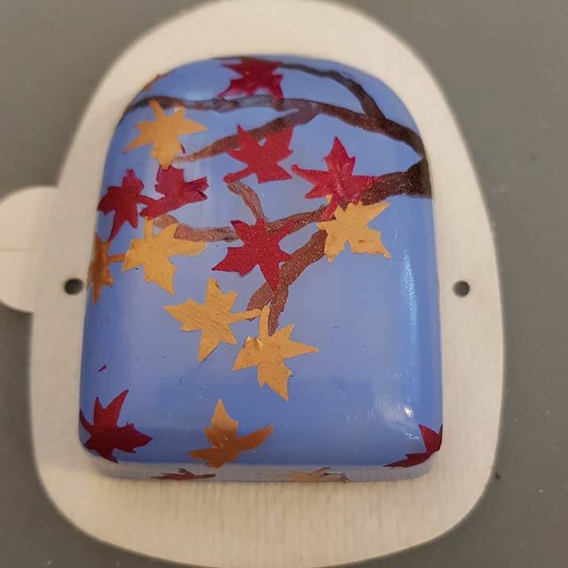 Other_Ryn's tweet image. My autumnal #omnipod.

I&apos;m really happy with how this one turned out. I used nail polish, a nail stencil for the leaves and freehanded the branches.

#pimpmypod #t1dlookslikeme
