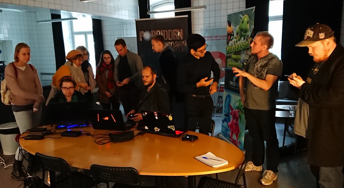 Twisted_Ark's tweet photo. Playtesting #FluSeason and #ForbiddenFactory with students @Arcade5H
#TwistedArk #playtest #playtesting #gaming #mobilegame #endlessrunner #pcgamer #platformer #gameplay #gamedesign https://t.co/Lz0SMJEPMz