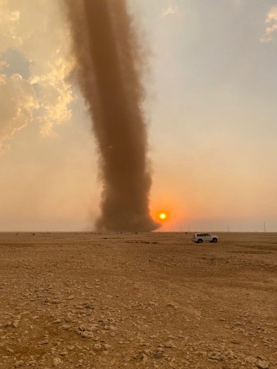 qatarliving's tweet photo. It’s not often we get to experience natural phenomenons here in Qatar , but take a look what happened earlier today in Al-Ghuwayriyah. Do we have any science boffs out there who can help explain?
PS. If you guys know who took this footage let us know!
#QLOutnAbout #Qatar https://t.co/Oid3EbSBmh