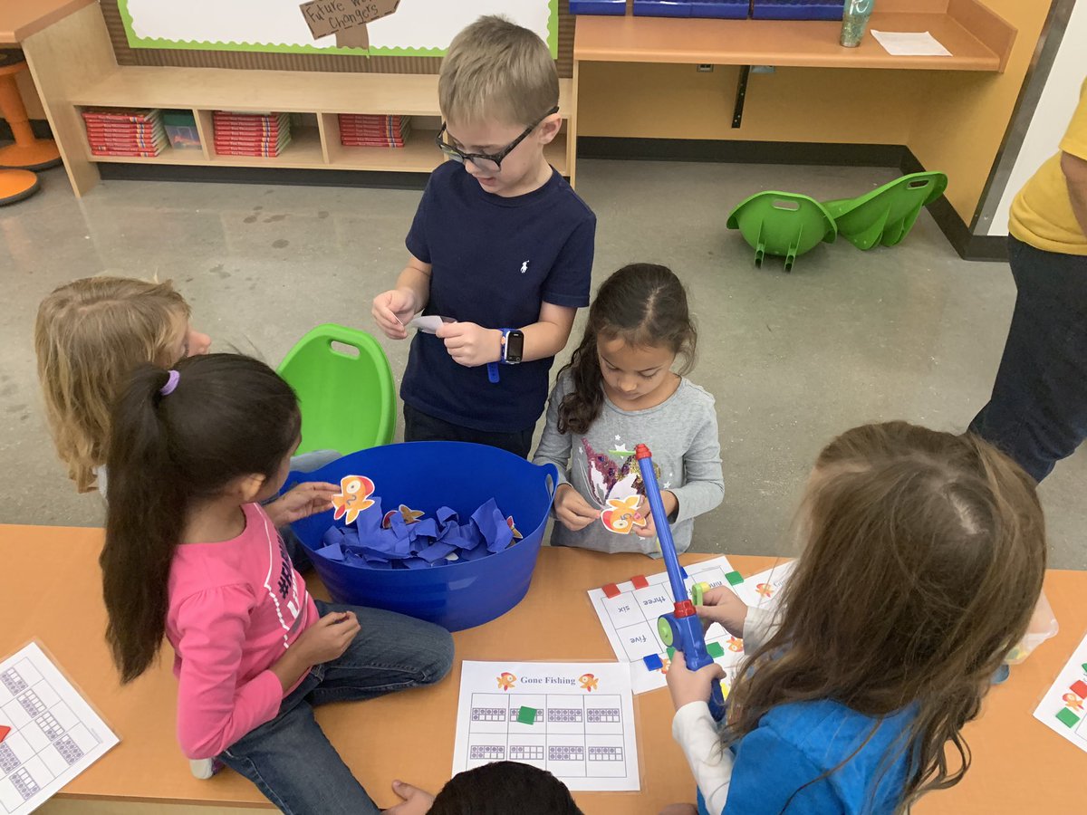 BrandeeJmorvent's tweet photo. Science day in First grade. We are learning everything there is to know about  magnets. #herffhawks #WeAreBoerneISD https://t.co/KSq6vI2VKg