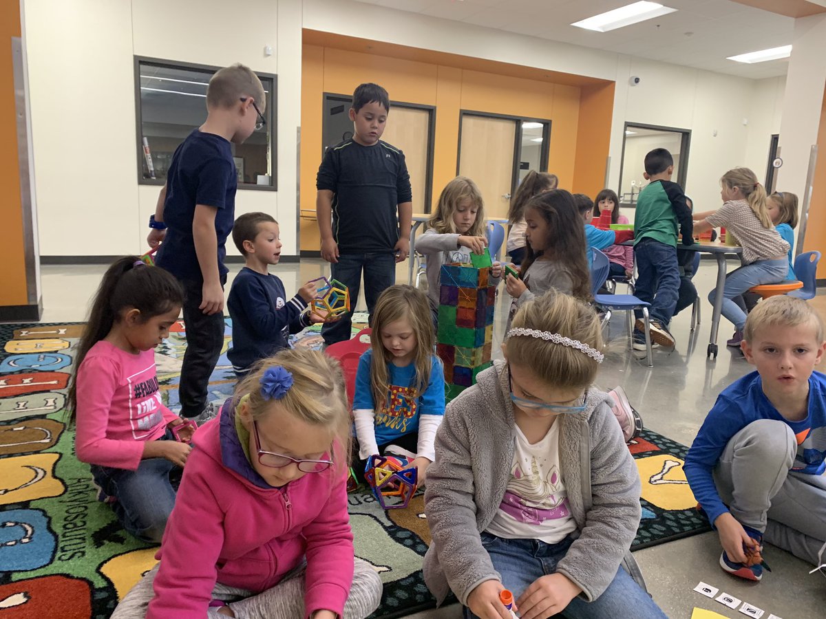 BrandeeJmorvent's tweet photo. Science day in First grade. We are learning everything there is to know about  magnets. #herffhawks #WeAreBoerneISD https://t.co/KSq6vI2VKg