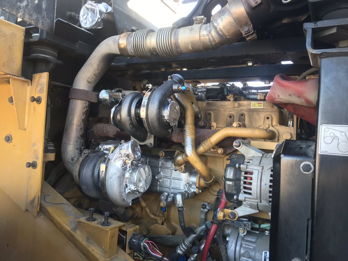 infecthall's tweet photo. Replacing a turbo on a cat 7.1. The things I go through for cleanliness lol. #diesel #CAT #engine #boost #forcedinduction #engine https://t.co/OP3GbBqWx8