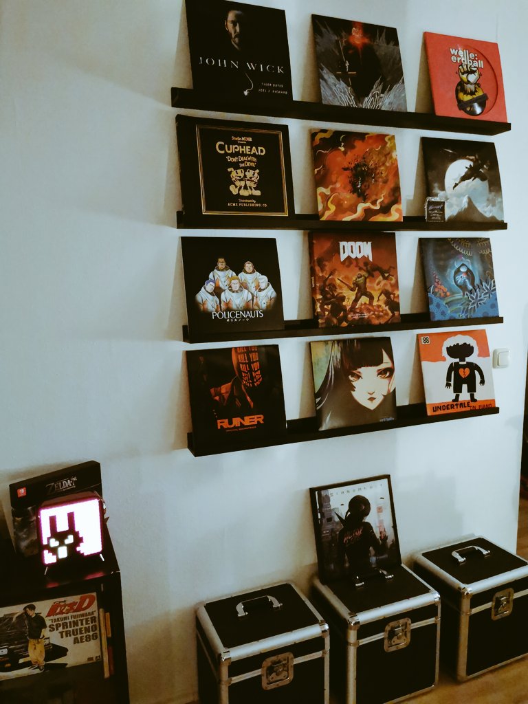 vrpxDE's tweet photo. Hab das sehr lange vor mir hergeschoben. Jetzt "hรคngen" endlich Vinyls an der Wand. Die ein oder andere sollte man kennen :P
#vinyl #videogamemusic #DOOM #policenauts #undertale #cuphead #messengergame #ruiner #hotlinemiami #johnwick https://t.co/8Cn1QCBKyH
