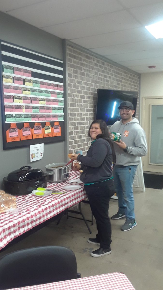 met509's tweet photo. MET provided some hotdogs for Partnership week. Everyone is enjoying their lunch on this nice cold day. Thank you 509 for the great partnership  we have.🌭🤝
@chance_lowry @metwiles @JasonGDHRMD228 @BreedloveShawna @ https://t.co/iLb1SreeHK