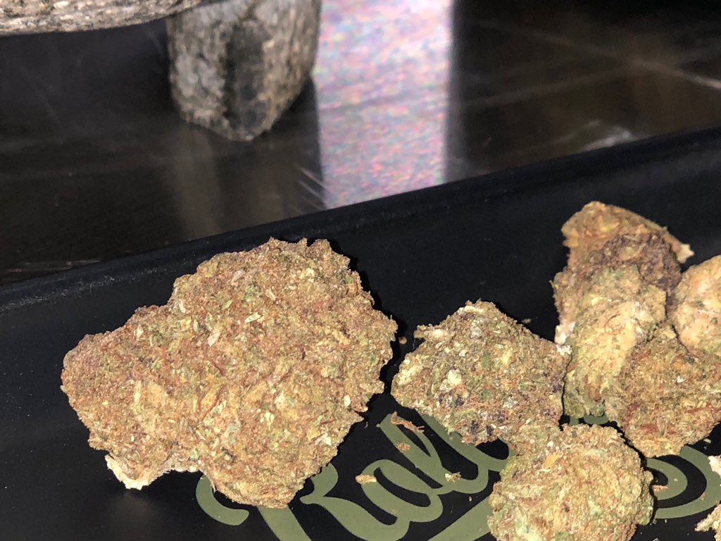 bryansgreencare's tweet image. These Orange Kush CBD flowers tested to have a potential of 183.6 mg of CBD per gram. All flowers and smoke products are BOGO 1/2 off this weekend #CBDdispensary #FridayFeeling #hempapothecary #certifiedcbd #CBDbuds #cbg