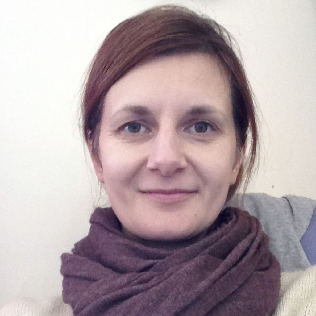 PaperNationsUK's tweet image. Our final recipient is Lucy Telling, co-founder of @Stand_stare. Her extensive list of projects can be found on buff.ly/2OKJC7E, including a recreation of two sets from The Muse by Jessie Burton using touch technology to trigger audio extracts from the book.