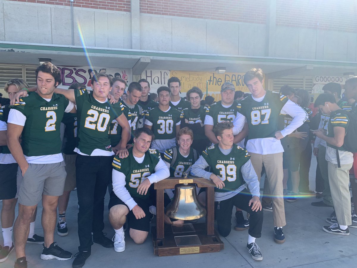 EdisonChargers's tweet photo. #ProudToBeACharger #BellGame #BeatFV #again https://t.co/jeoUjBRK9g