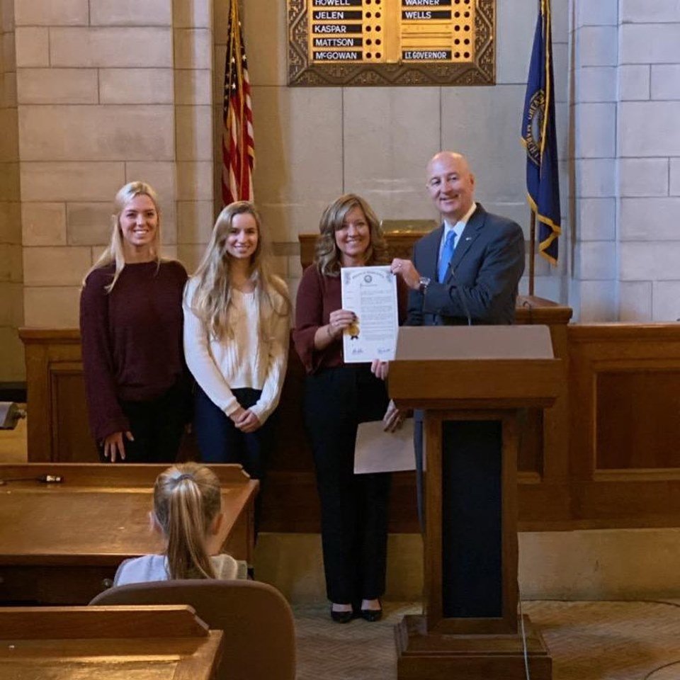UNMC_AA's tweet photo. Today @TanyaNE '95, asst professor in the Dept of Medical Imaging &amp; Therapeutic Sciences @unmc's @unmccahp, along w/ 2 radiation therapy students, McKenna &amp; Rachel, met with @GovRicketts as he declared Nov. 3-9 Natl Rad Technologists Week in NE! Way to represent the profession! https://t.co/h9Oa1qVksn