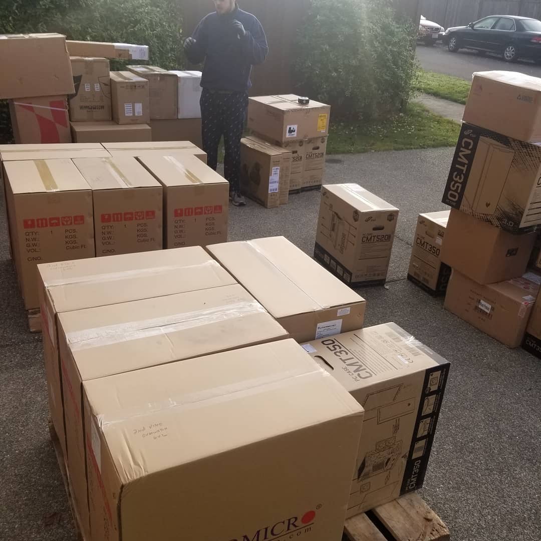 LANFESTgames's tweet photo. Packing up prizing for LFG. Register your team to win these beauties!

Overwatch;League of Legends;CSGO;Rocket League;PUBG;
FIFA

Tickets: https://t.co/hyc3DsoDmY

#LANFest #CharityGamingtogether #whysupportjustone #fspgaming #IntelGaming #supermicro #enermax #u90csports https://t.co/54pRQHFRsd