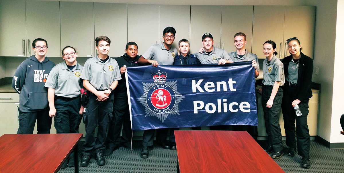 KentVPC's tweet photo. How cool is this! 😎 🍩 
One of our #police #cadets from #TonbridgeVPC UK, whilst visiting #Orlando USA, arranged to meet up with our American cadet (#explorer) buddies to see how they do things &amp; share ideas. Thanks for hosting him!
#happytorepayfavour 
🇺🇸 👮🏻‍♀️ 👮🏼‍♂️ 🇬🇧 
PS https://t.co/gz2xwQ7iFv