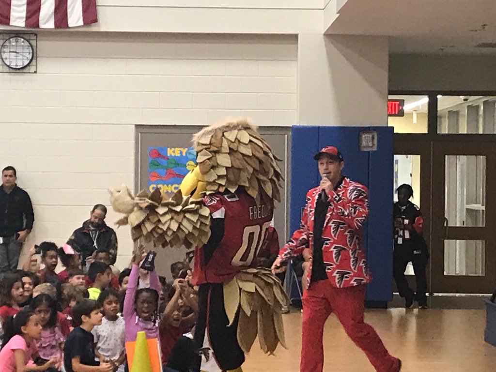 DRice_PE's tweet image. Falcons Friday at E Rivers Everyone loves Freddie Falcon and message: Together we rise❤️❤️❤️@APSCAO @ERESPrincipal @